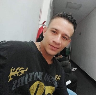 leonard_james04 from stripchat