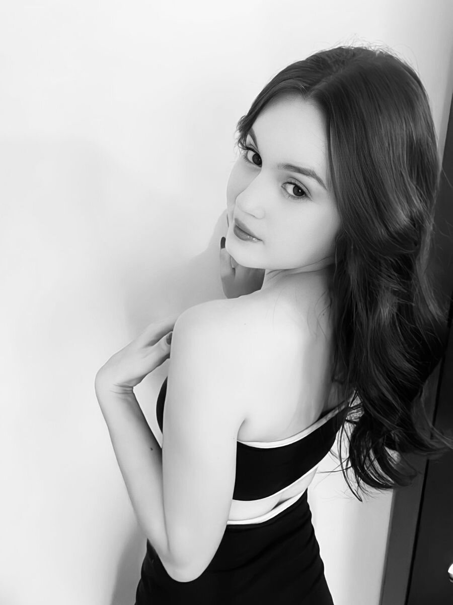 free6cams.com karlyntouch2 livesex profile in in-the-avenue-of-your-imagination cams