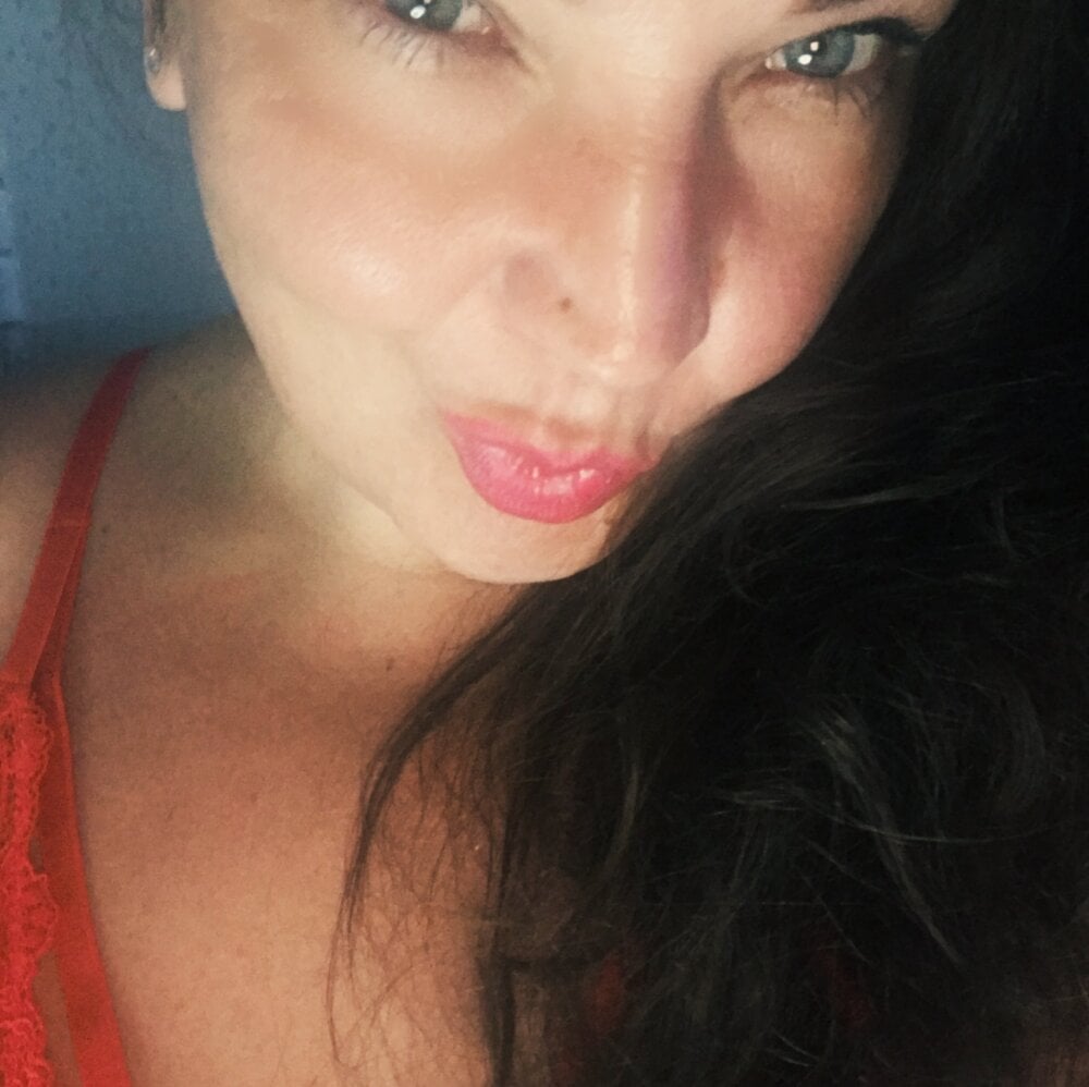 LuciannaBBW's Offline XXX Chat