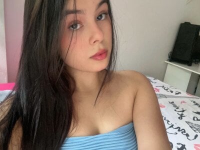 Alison_petite