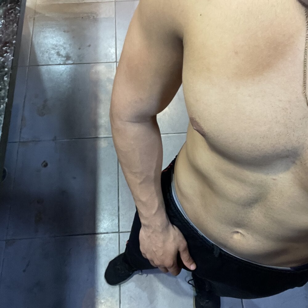 victorjn0_'s Offline XXX Chat