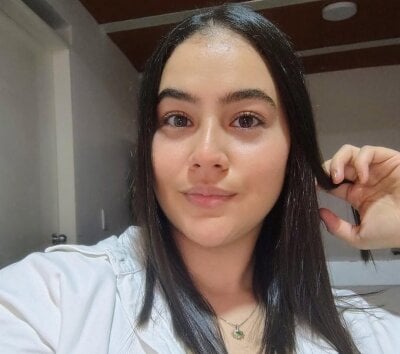 honeybliss_ on StripChat