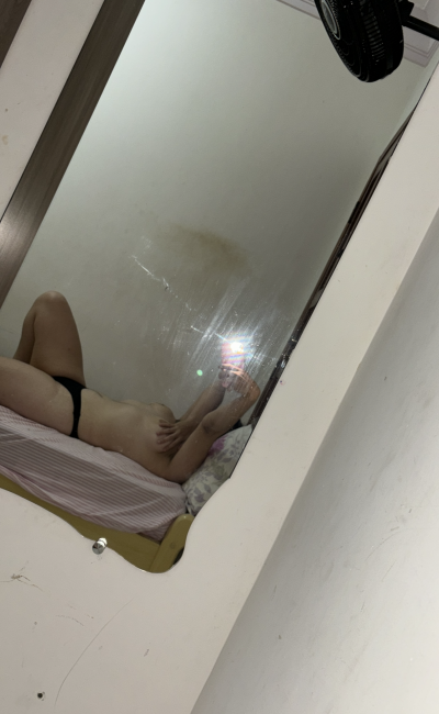 ninfetinha_putinha on StripChat