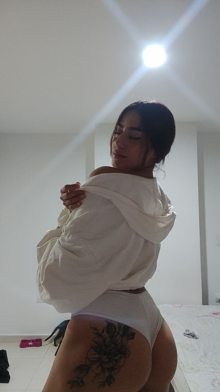 Emily_moon4