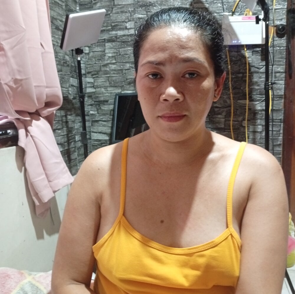 stripchat urasianpinay_dreamgirl webcam profile pic via pornsexycams.com