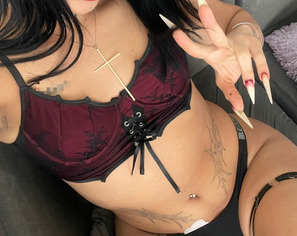 Sofia-Isabella69 Adlı Modelin Çevrimdışı XXX Sohbeti