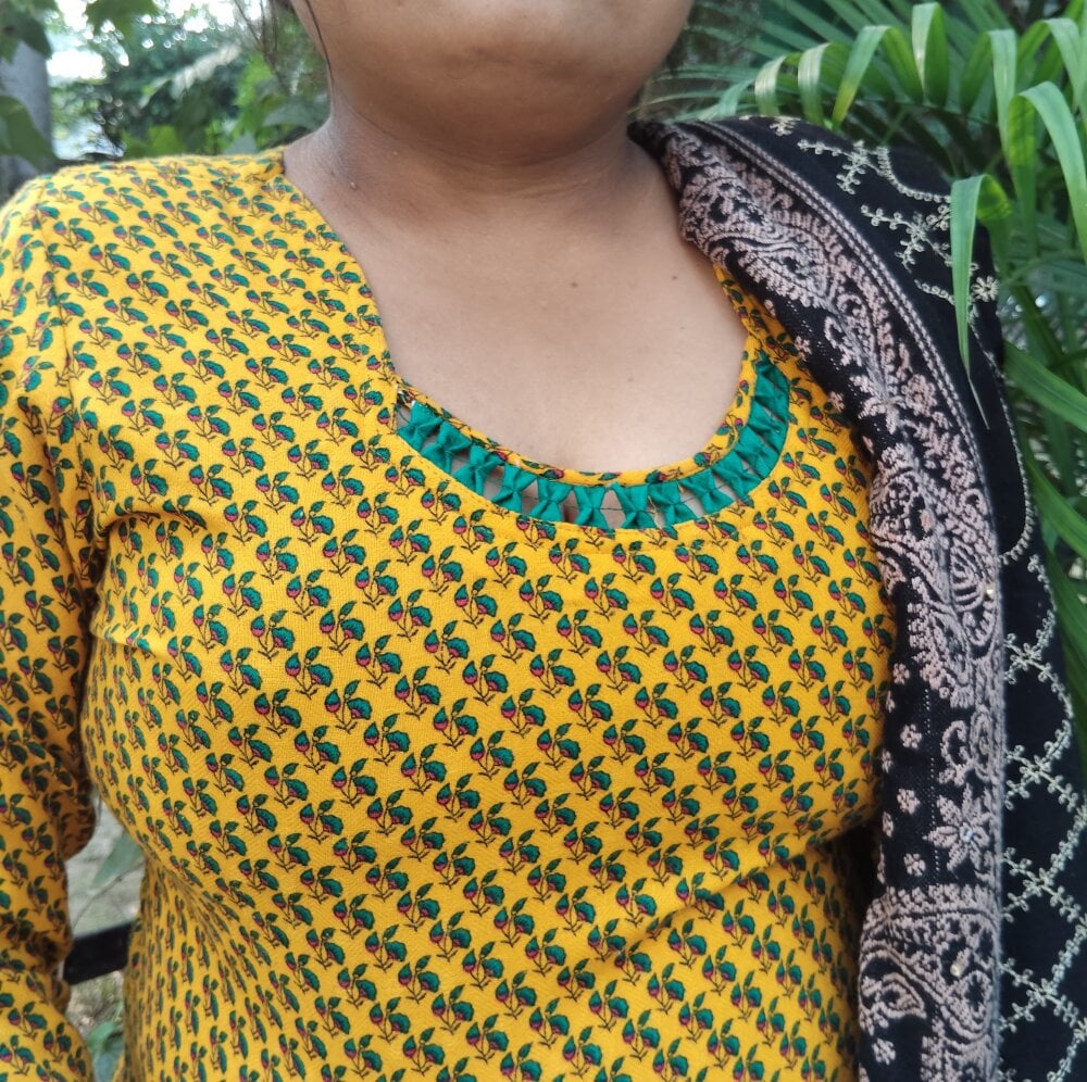 watchgirlcam.com meera_hotty livesex profile in nicas-universe cams