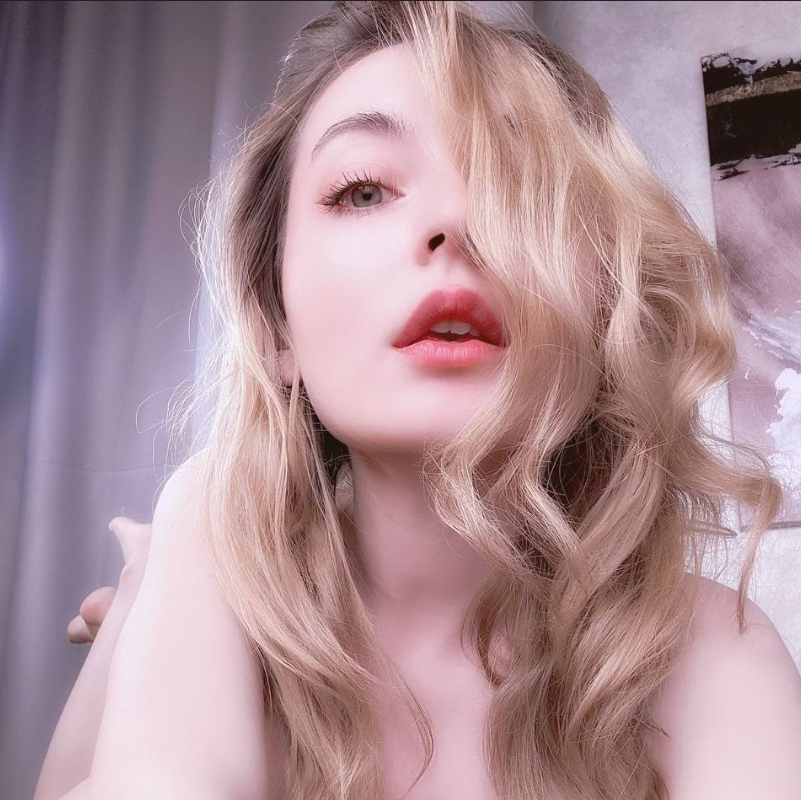 Live sex webcam photo for Yvette_Valery #289829440