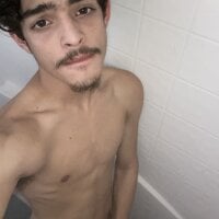 wassupbro18's Offline Chat Room