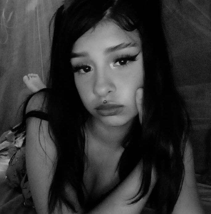 mia_dulc44 webcam profile - Australian