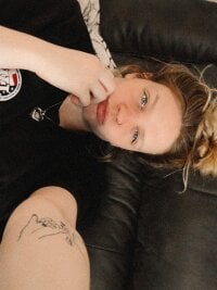 mommykaylaaa's Offline Chat Room