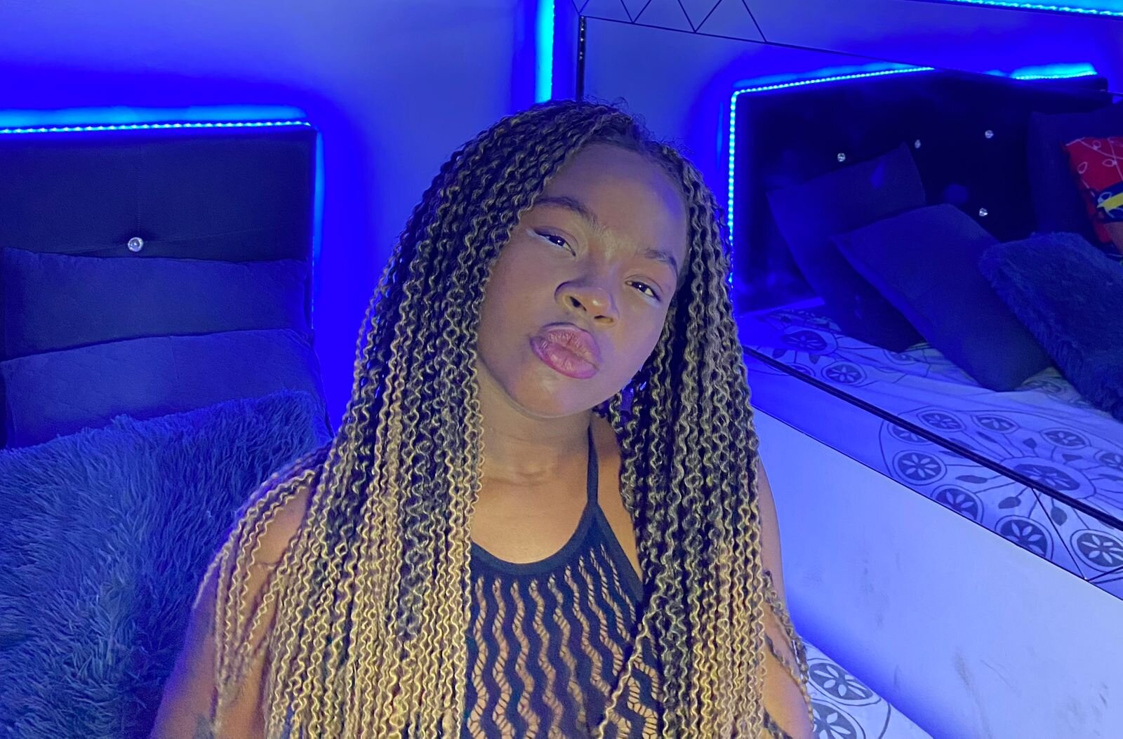 Leoniz_pink-
