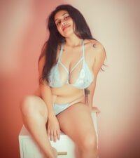 TANIATAYLOR1's Offline Chat Room