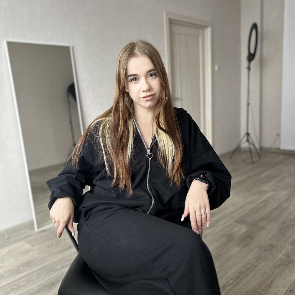 LeonaLevis profile