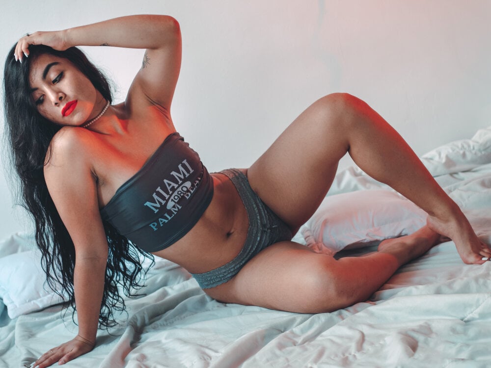 Live sex webcam photo for Samaanthaa_ #289864633