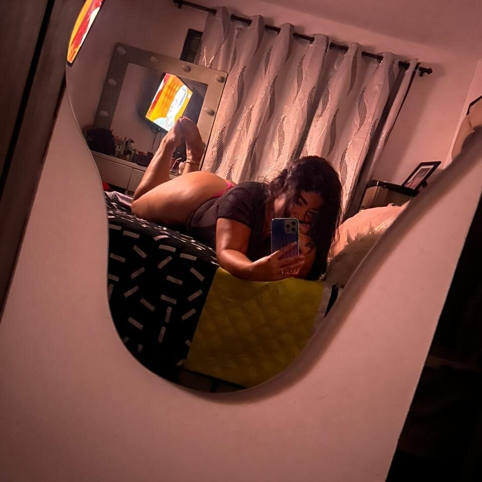 karla_hotgirl live cam model at StripChat