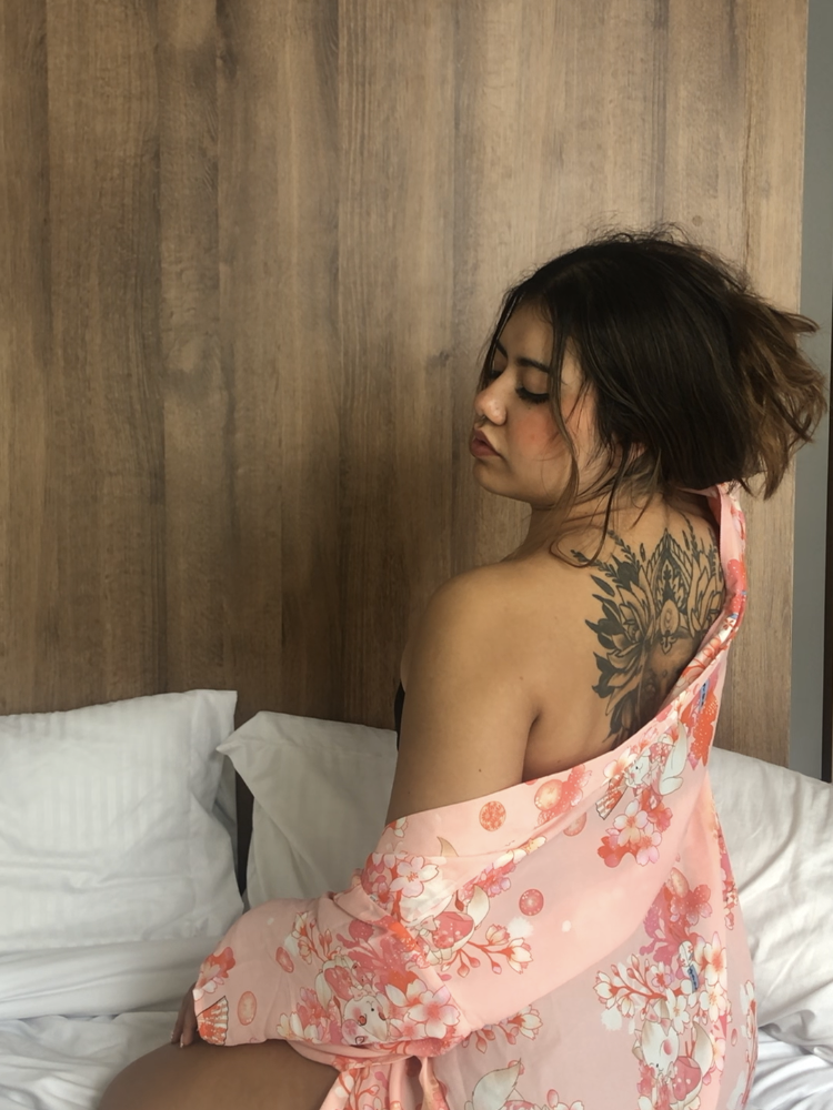 iam_nahommy webcam profile - ???