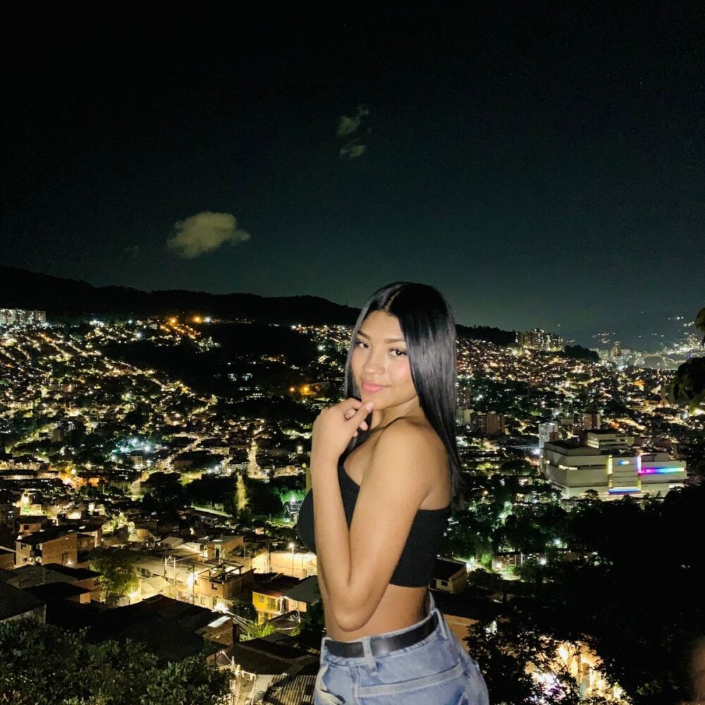 stripchat sofia_collen_ webcam profile pic via myliveeroticcams.com