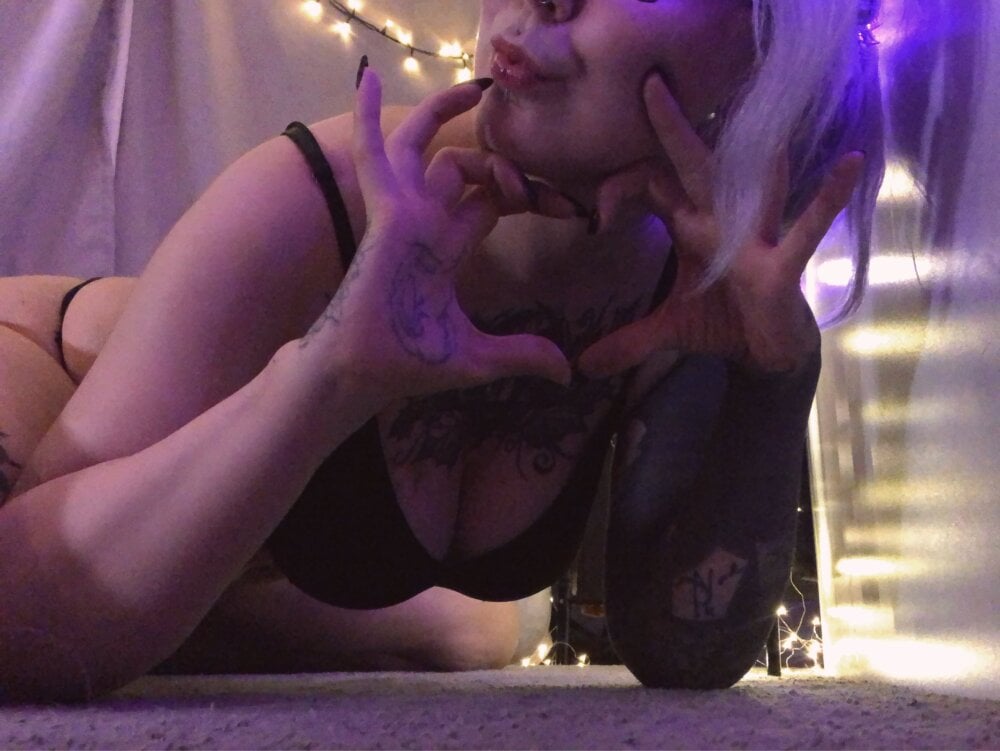 Just_Nona's Offline XXX Chat