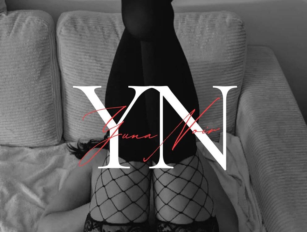 Yuna_Noir live cam model at StripChat