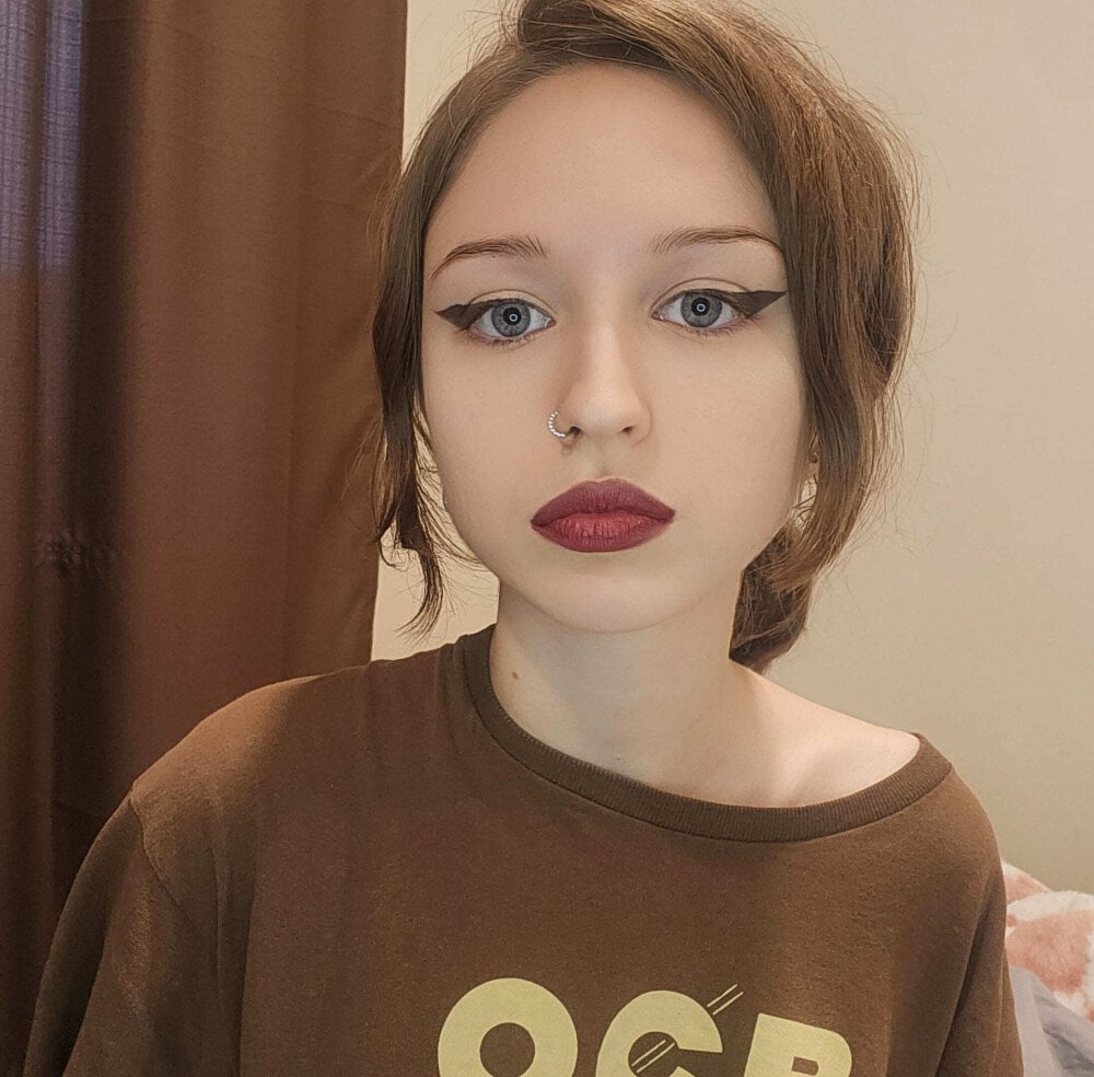 chatnmate.com minimila livesex profile in at-at cams