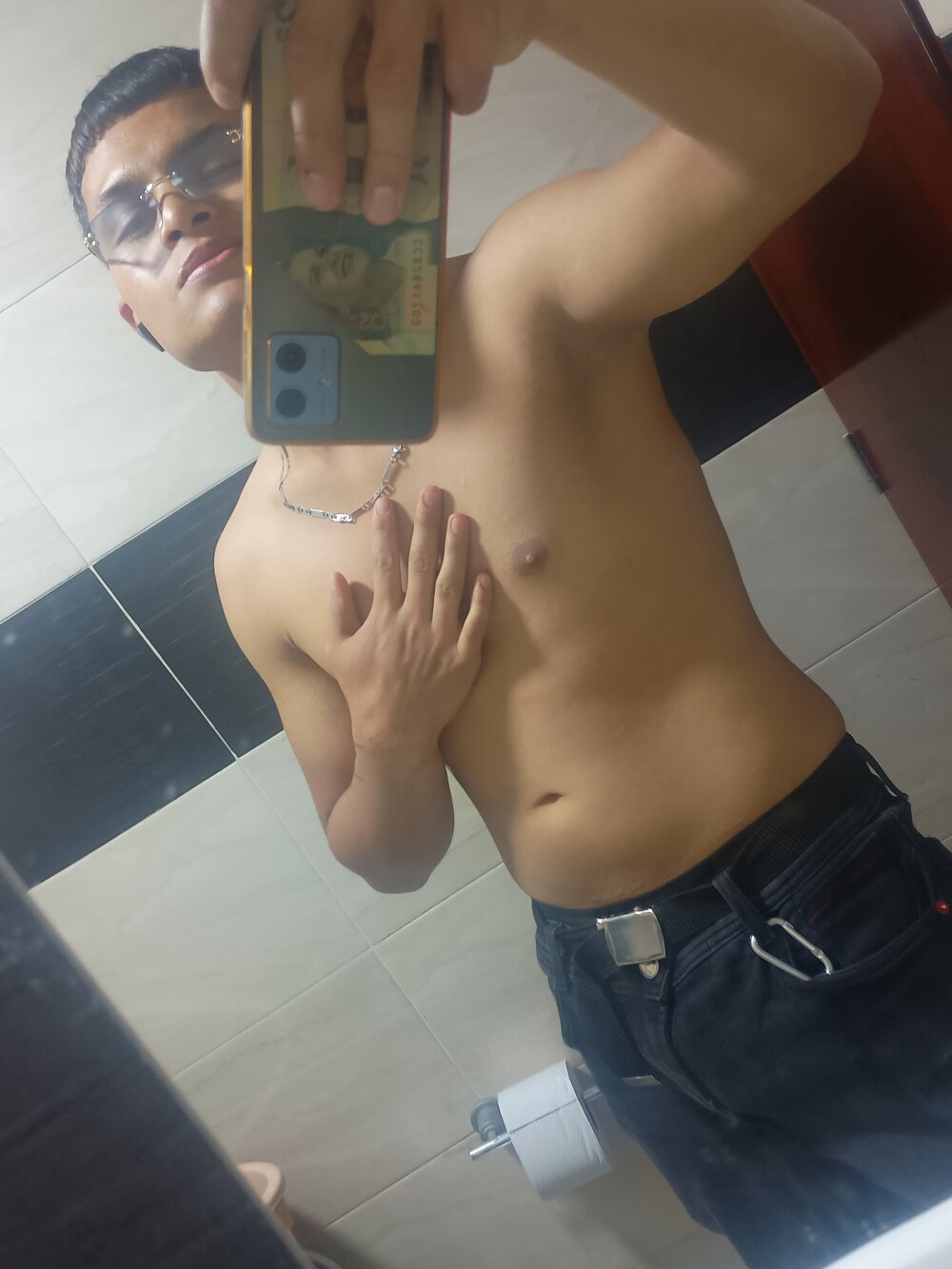 Andres_medi32 Chat XXX offline