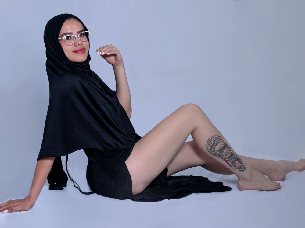 free6cams.com malih__ livesex profile in east cams