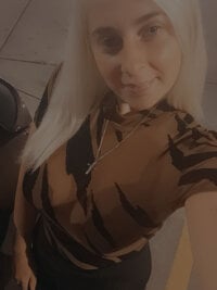 bambi77777's Offline Chat Room