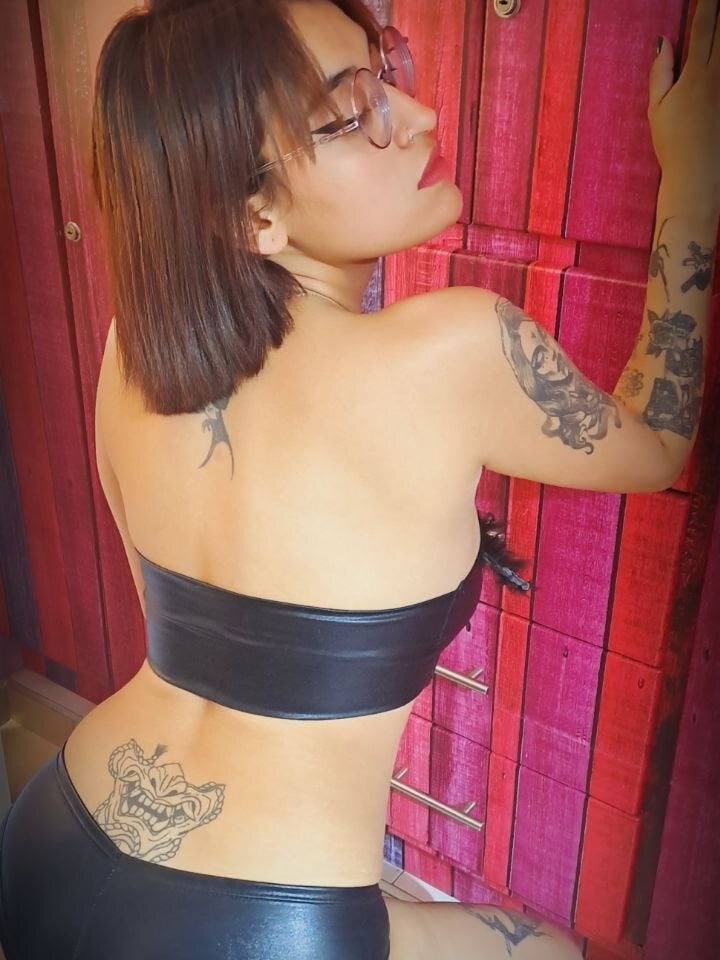 Ada_hodgman profile