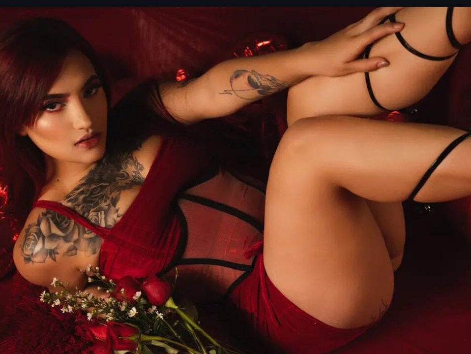 Live sex webcam photo for roxanne_joy #289376322