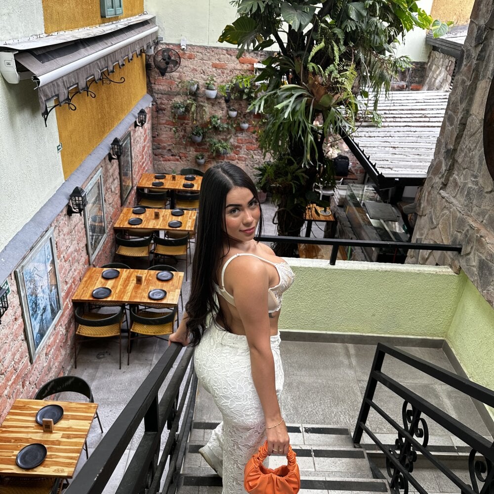 Live sex webcam photo for Miss_blue69 #291077834