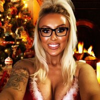 bigtittyblondie's Offline Chat Room