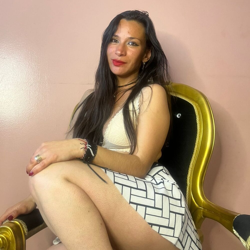 sexlivecamsites.com alanna_foxx_ livesex profile in in-ur-hearth-3 cams