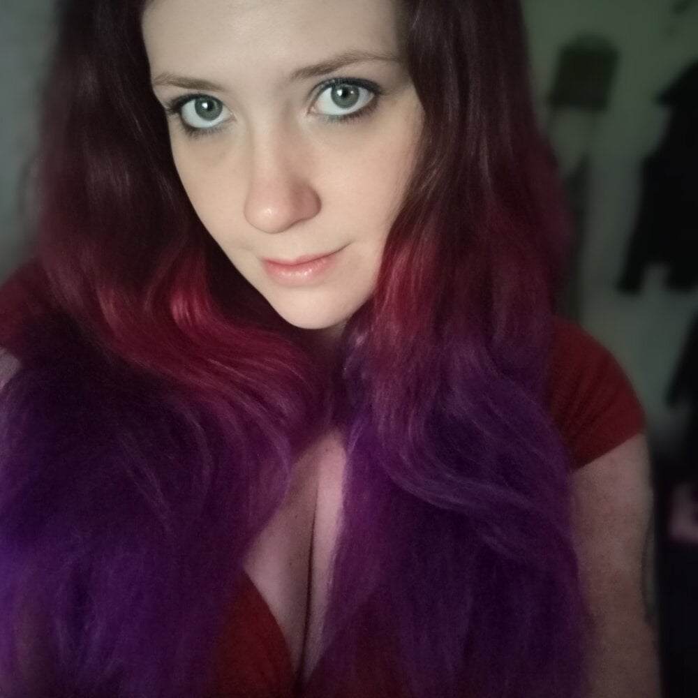 Live sex webcam photo for Naughtyoasis69 #291692941