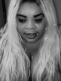 Juliciaxxx 现场性爱视讯表演