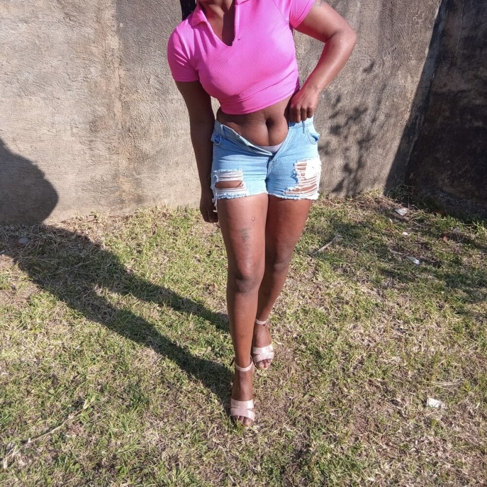 xhosaboobs4u from stripchat