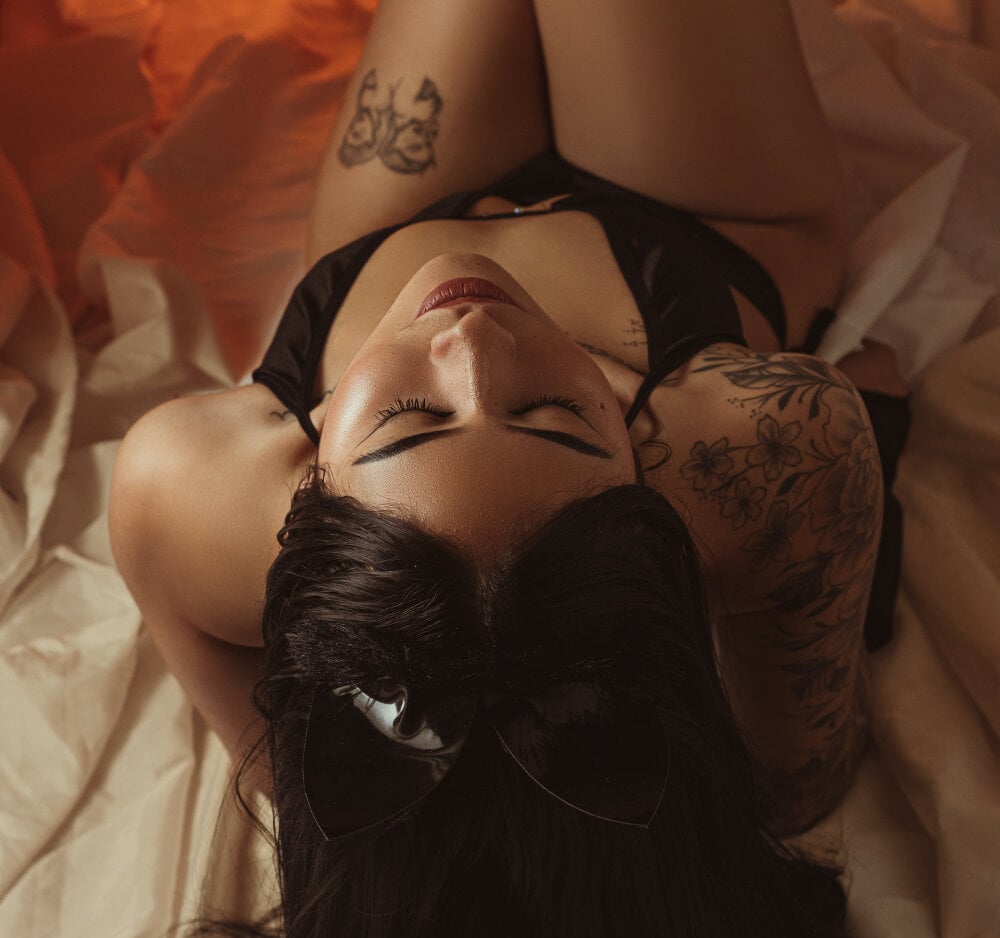 sexlivecamsites.com violeta_js livesex profile in usaunahan-sa-andanan cams