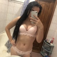 bella_smith's Offline Chat Room