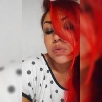 CUTEREDHEAD_'s Offline Chat Room