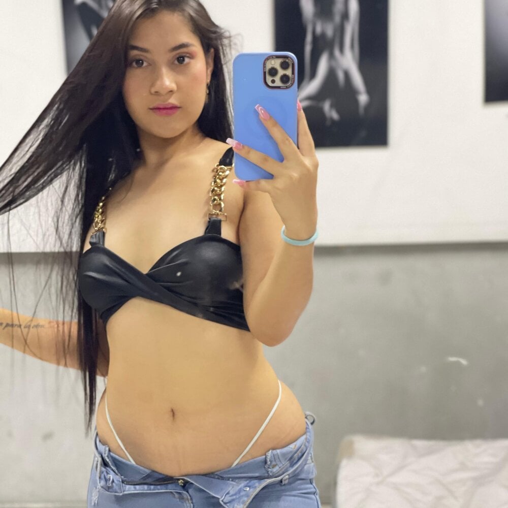 stripchat victoria_winklar webcam profile pic via elivecams.com