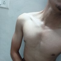 uncutdick_7's webcam live show