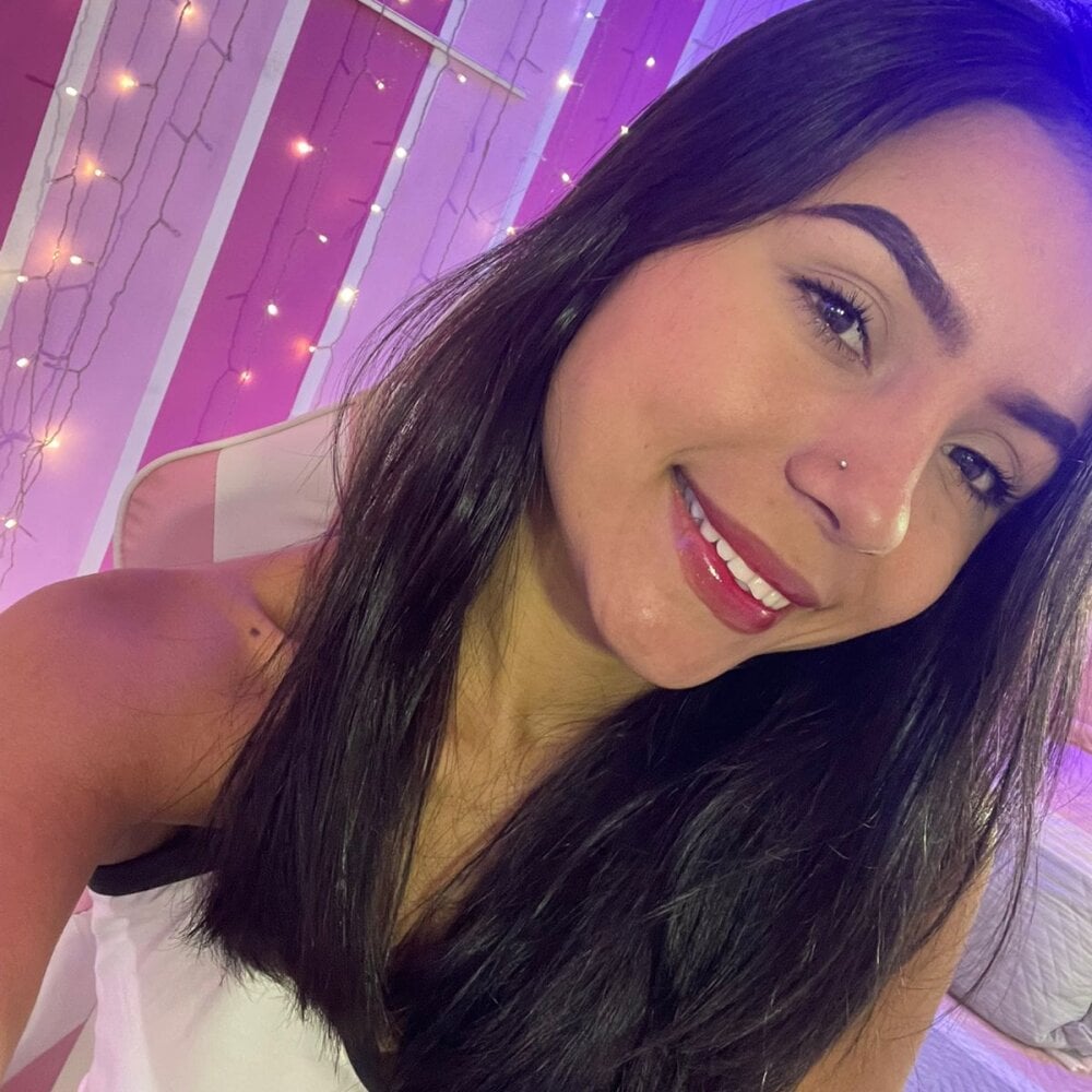 glamcambabes.com julieta_fn livesex profile in latino cams