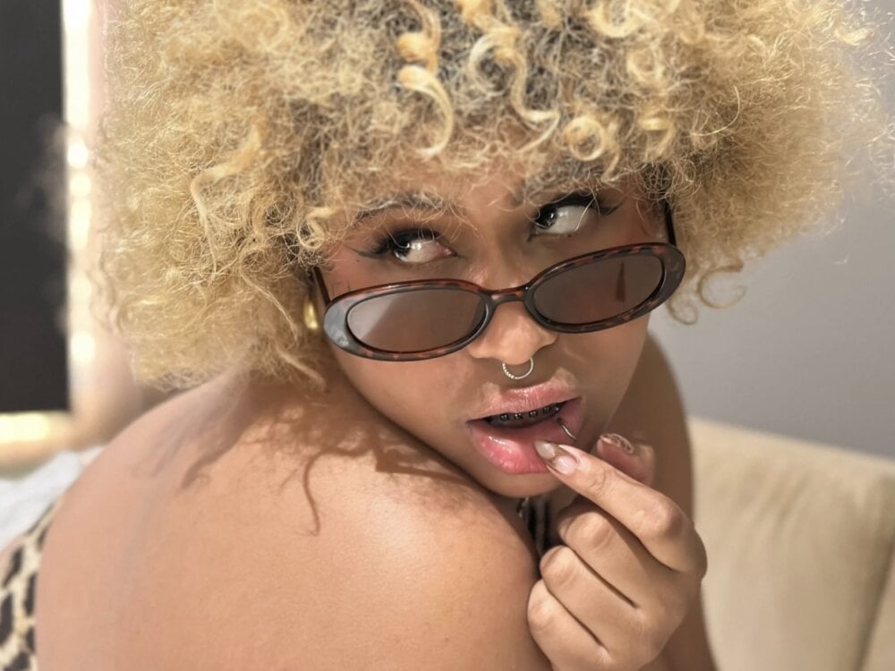 niki_wild18 from stripchat
