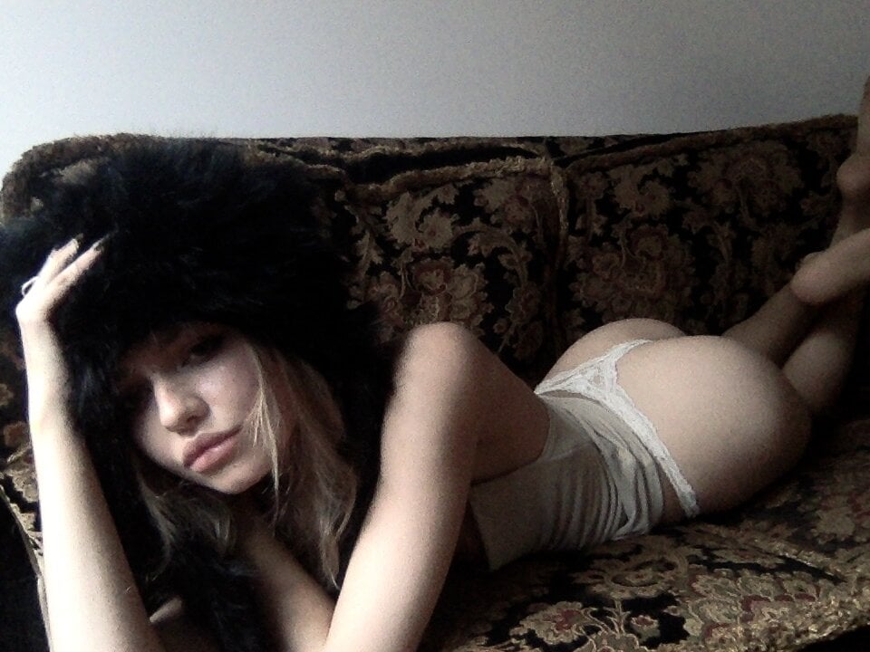 naomirosy webcam livesex profile in at-the-garage cams