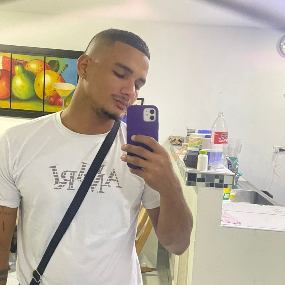 latinbig_couple from stripchat