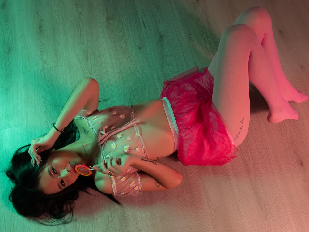 Live sex webcam photo for emili_jackson #290468826