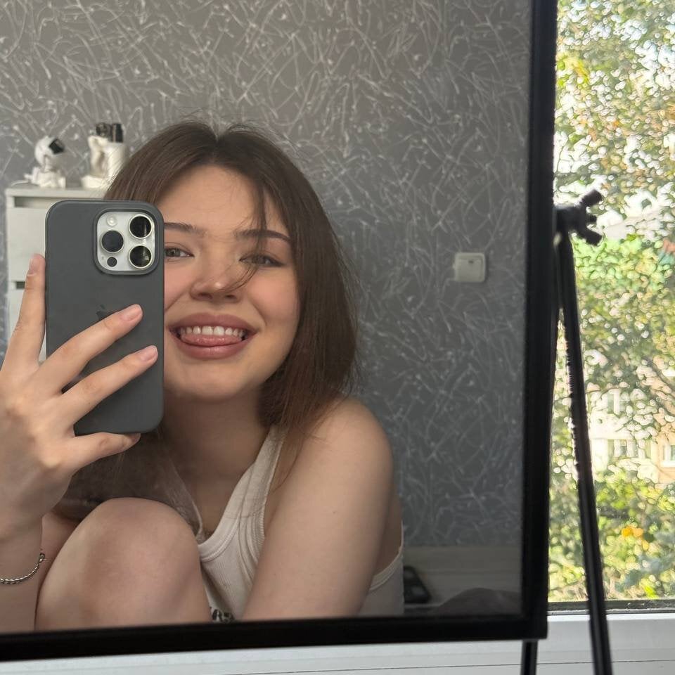 EllyRoades profile