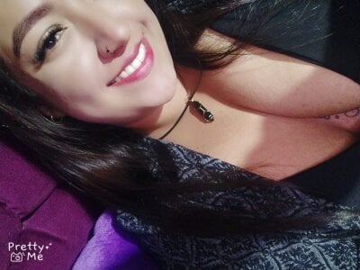 Candy_12_ Female Bigass Chat Cam