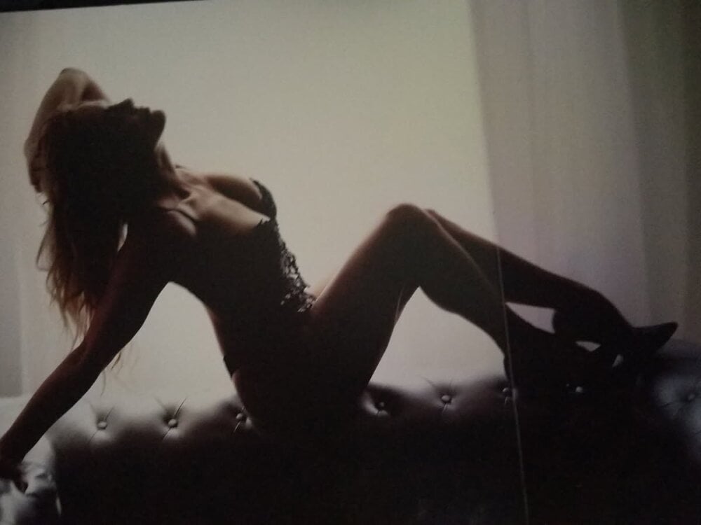 แชท XXX ออฟไลน์ของ TheNaughtyNeighbors