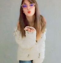 red_lips_girl's Offline Chat Room